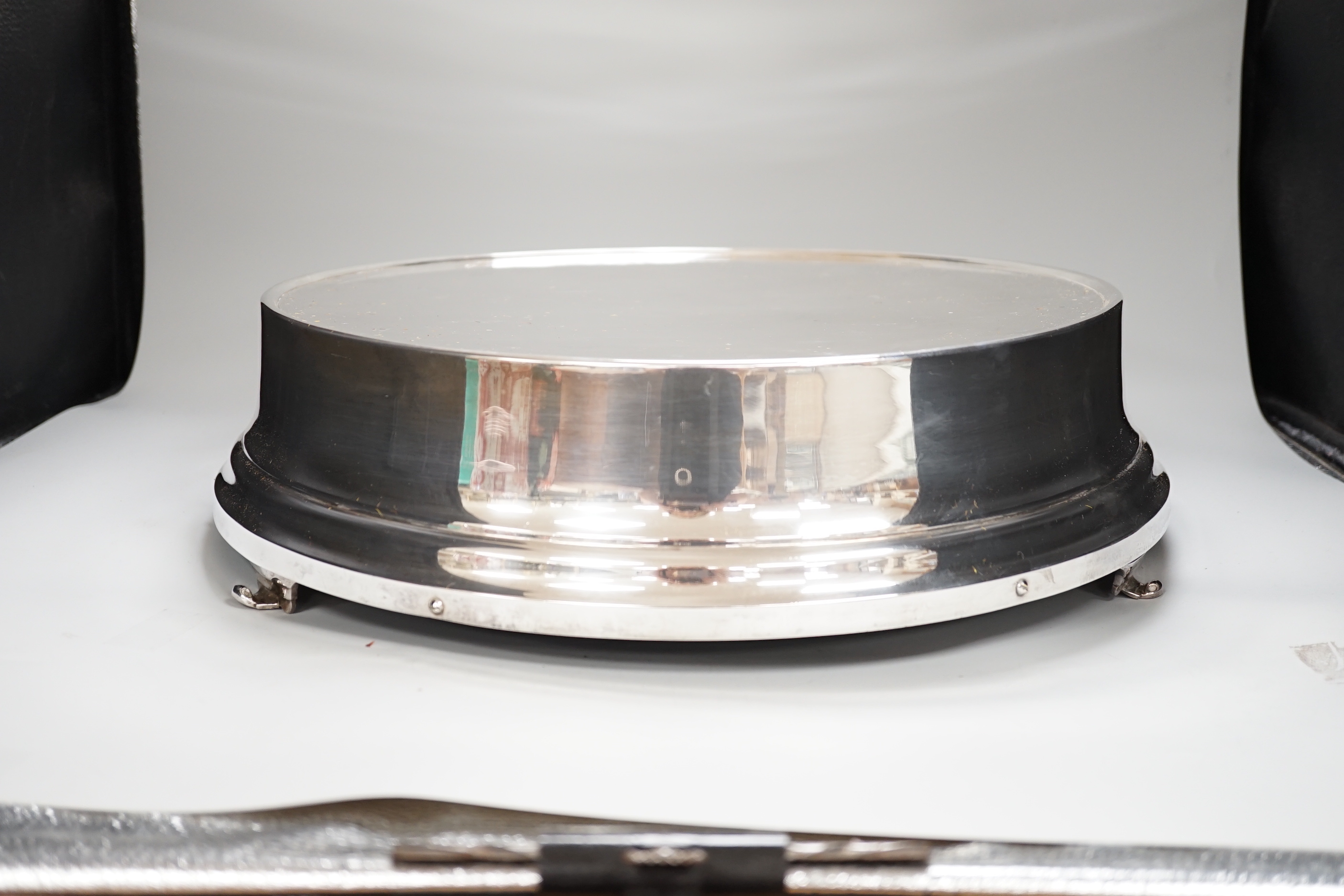 A silver plated wedding cake stand with original wooden box, 38.5 diameter